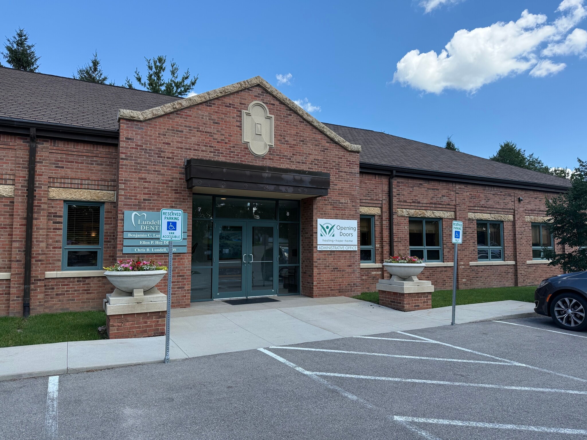2100 Asbury Rd, Dubuque, IA for Rent