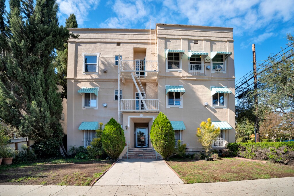 859 N June St, Los Angeles, CA for Sale