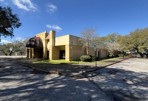 321 S Fairfield Dr, Pensacola, FL for Sale