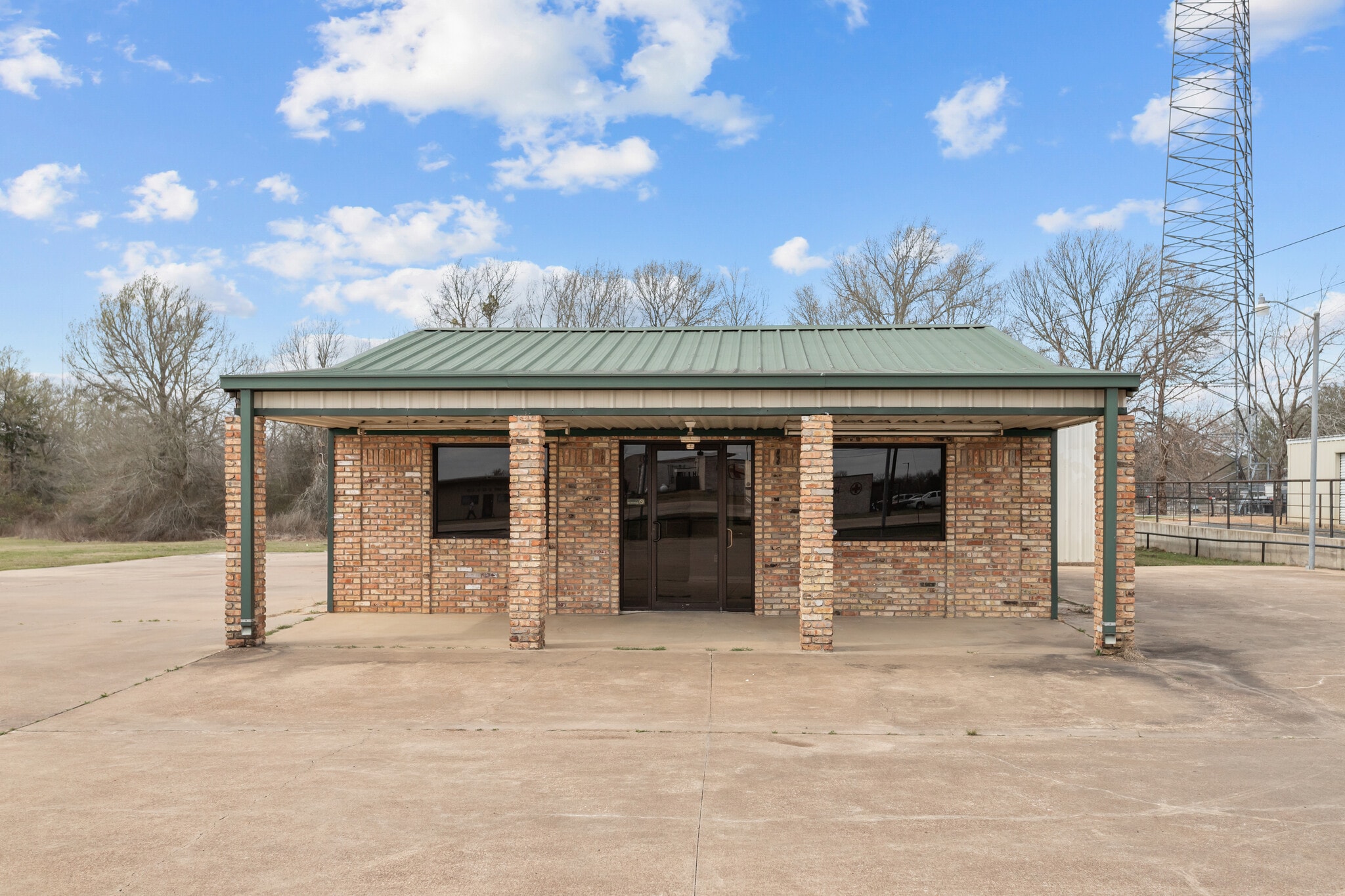 1504 E Loop 304, Crockett, TX for Sale