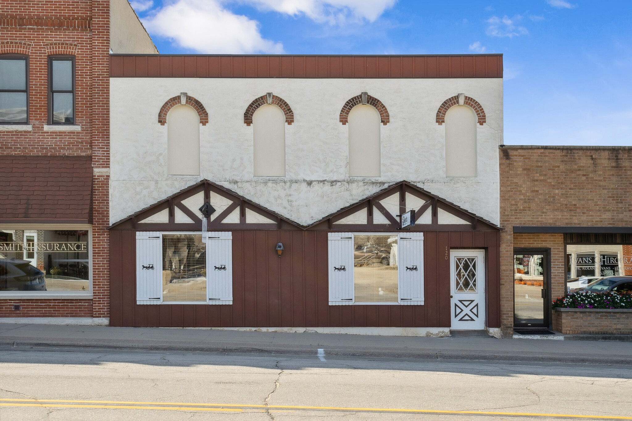 120 W Mission St, Strawberry Point, IA for Sale