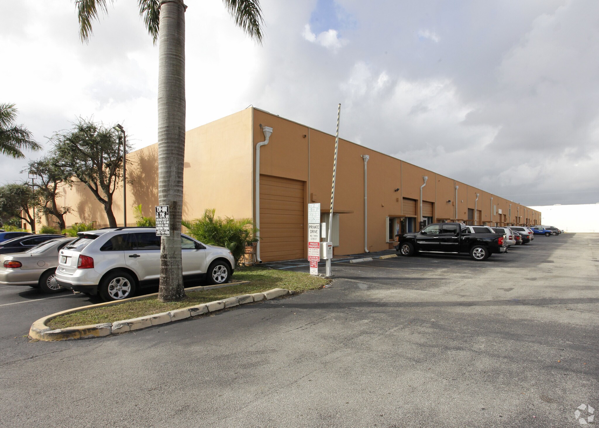 2075-2129 W 76th St, Hialeah, FL for Rent
