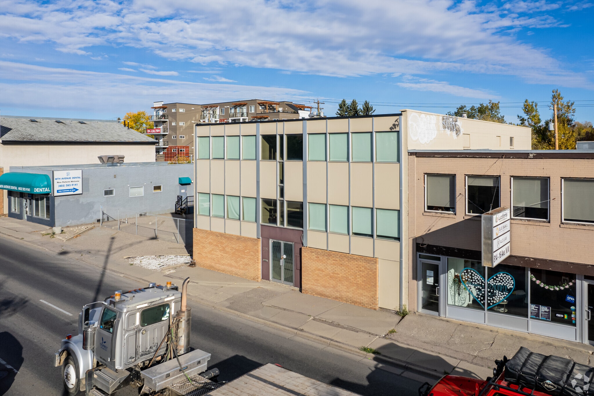 818 16th Ave NW, Calgary, AB for Rent