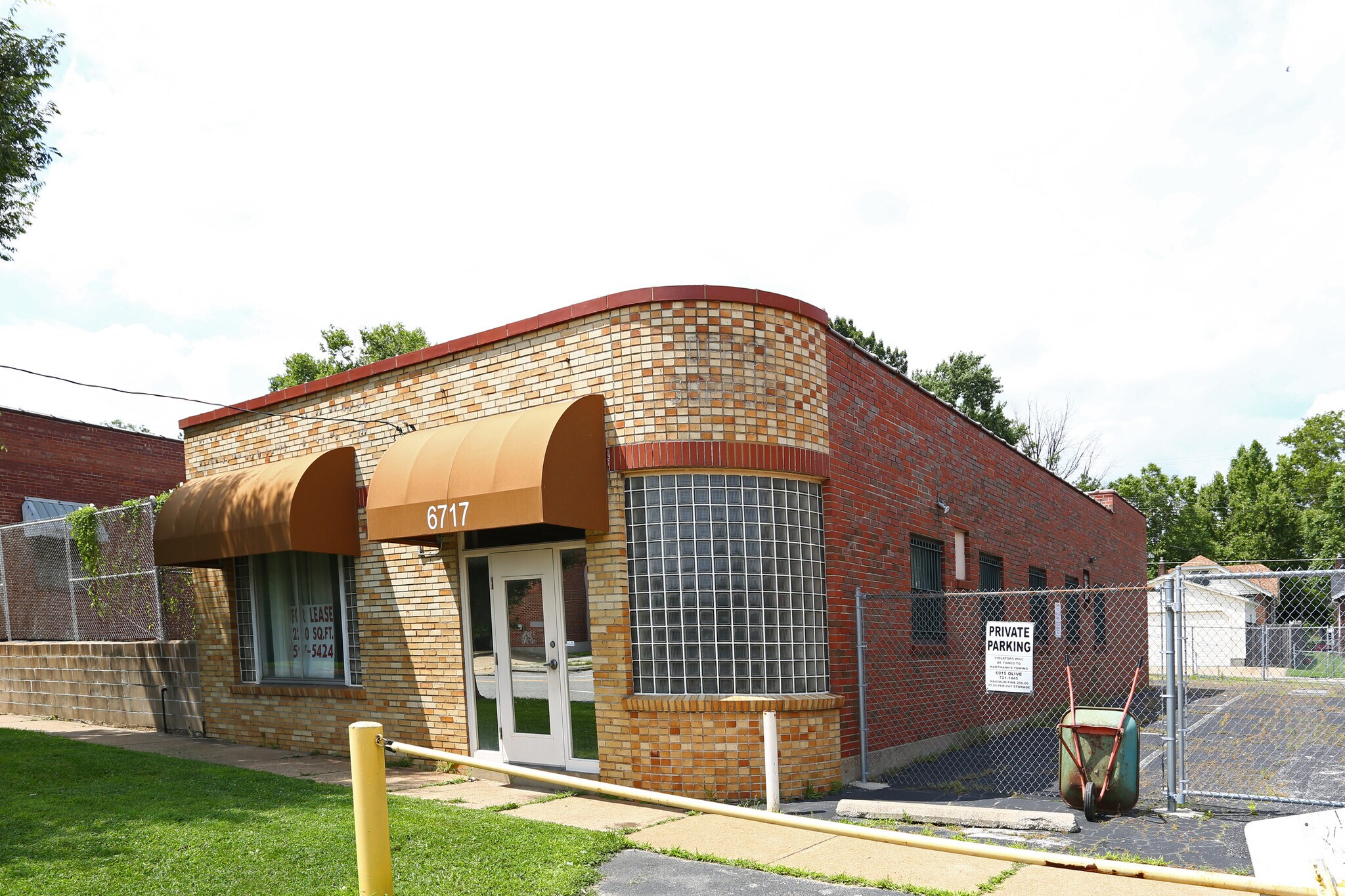 6717 Olive Blvd, Saint Louis, MO for Rent