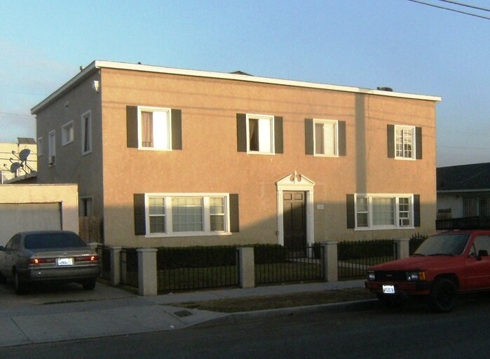 1323 Walnut Ave, Long Beach, CA for Sale