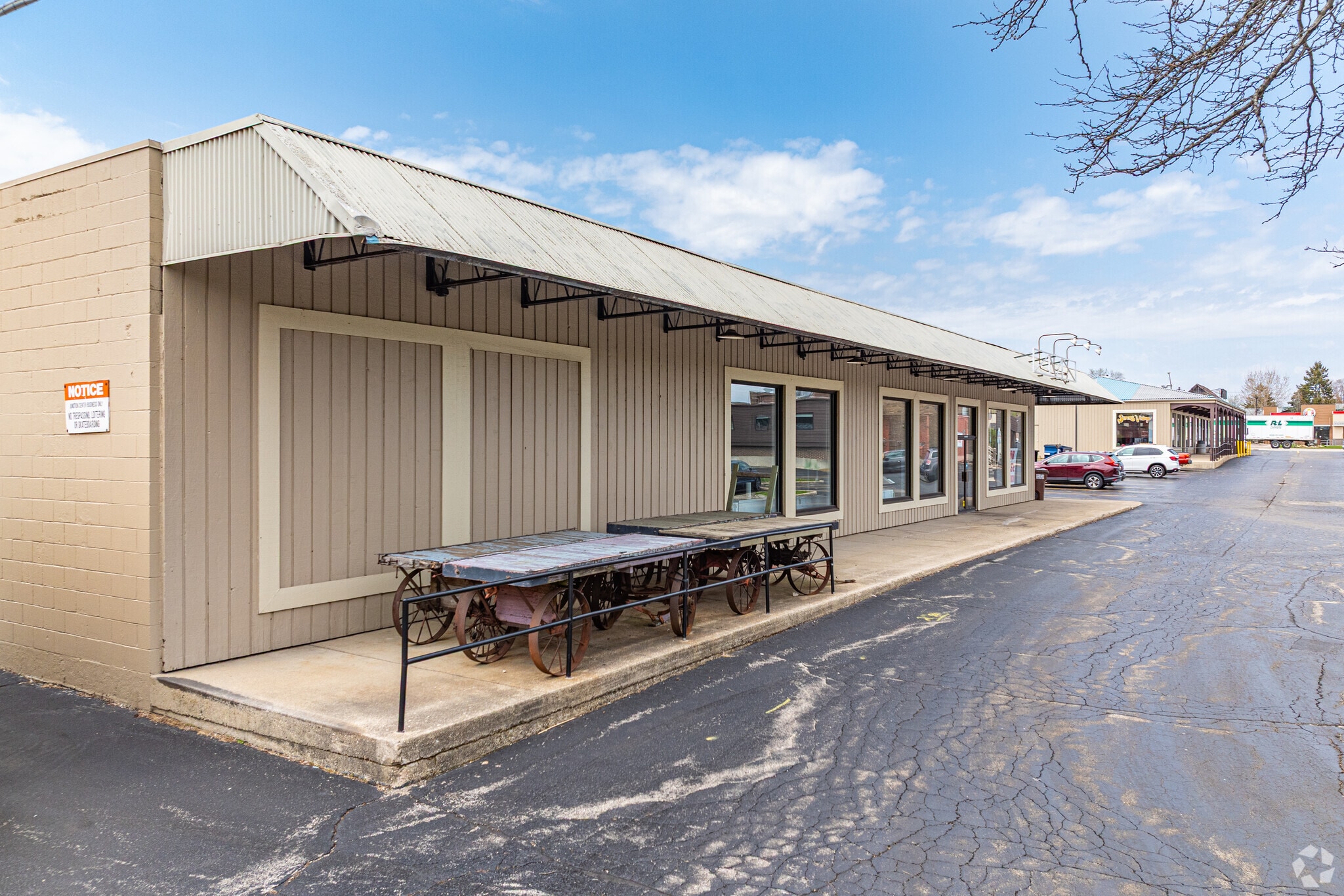 818 W Lincoln Hwy, Dekalb, IL for Rent