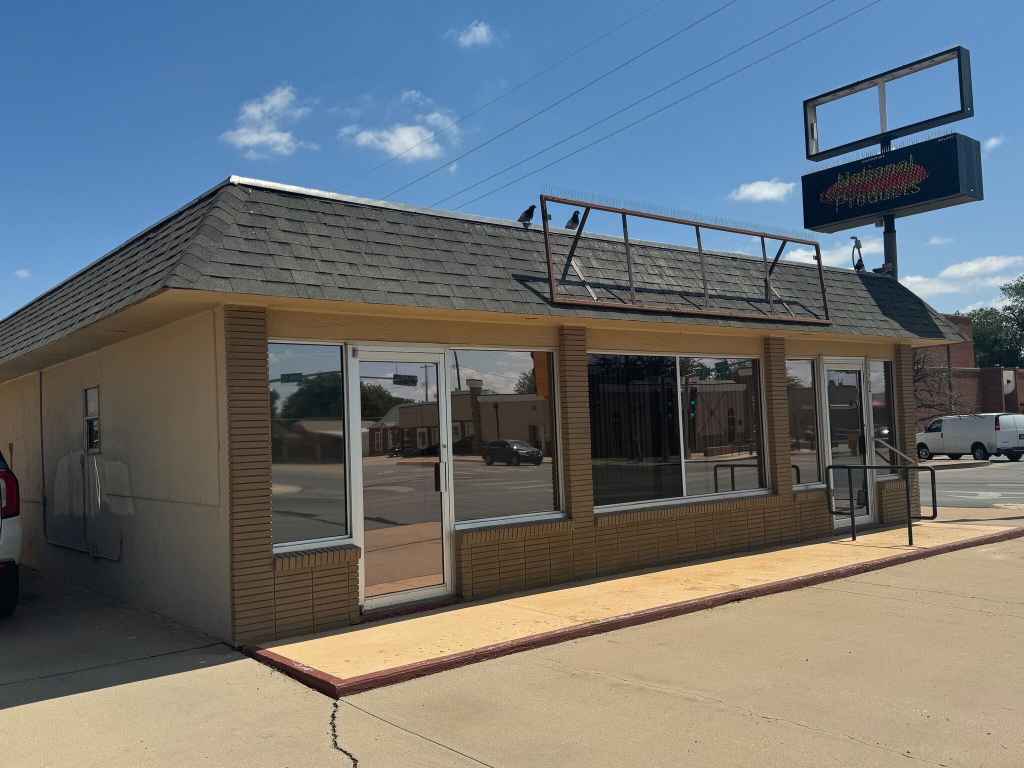 702 W Main St, Artesia, NM for Sale