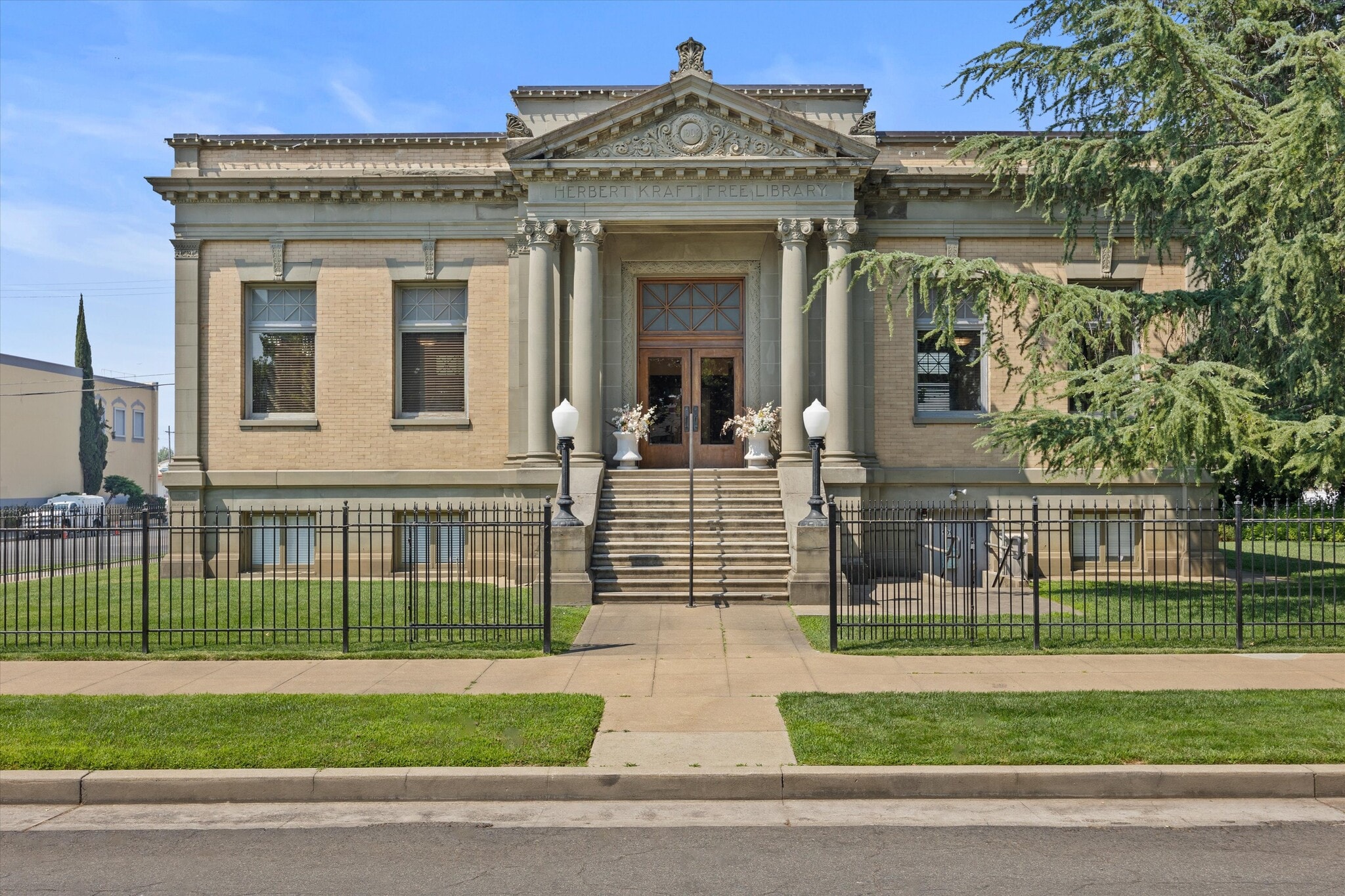 909 Jefferson St, Red Bluff, CA for Sale