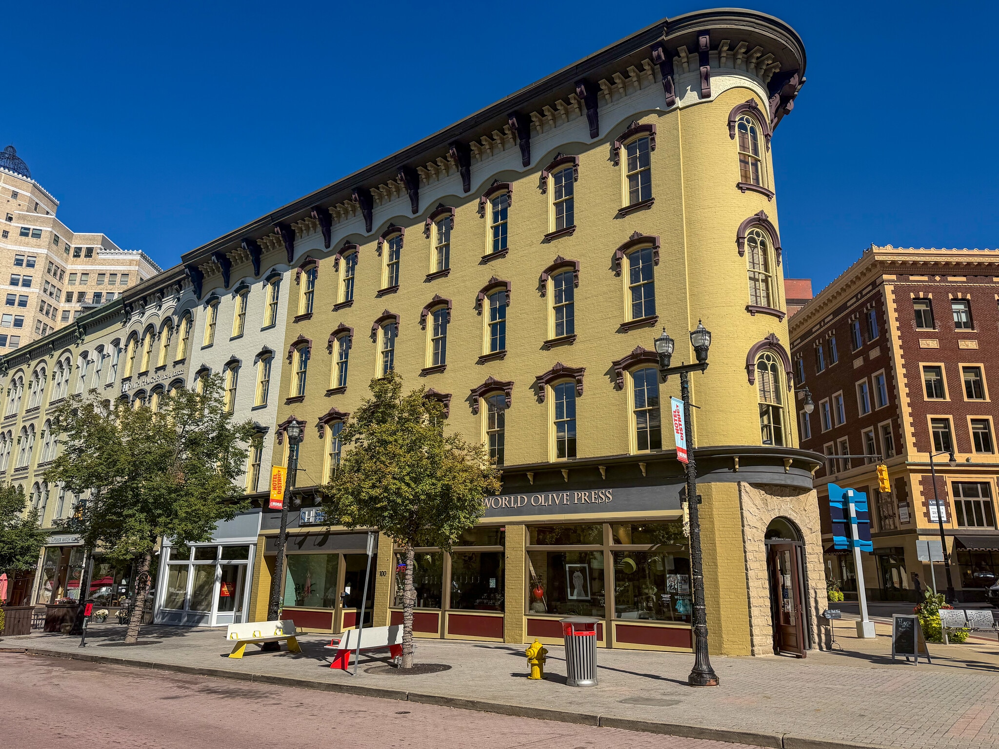 100-110 Monroe Center St NW, Grand Rapids, MI for Sale