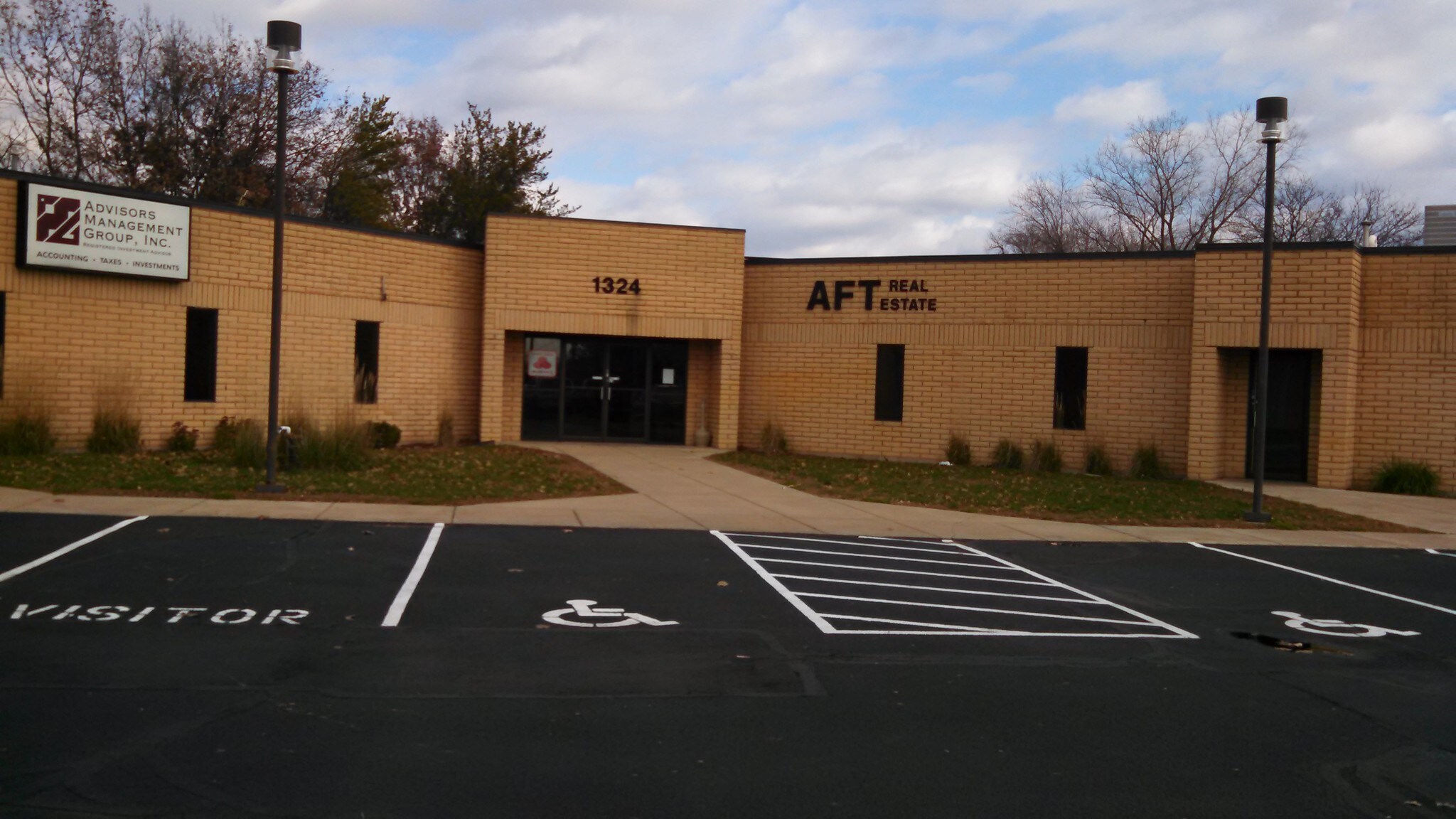 1324 W Clairemont Ave, Eau Claire, WI for Rent