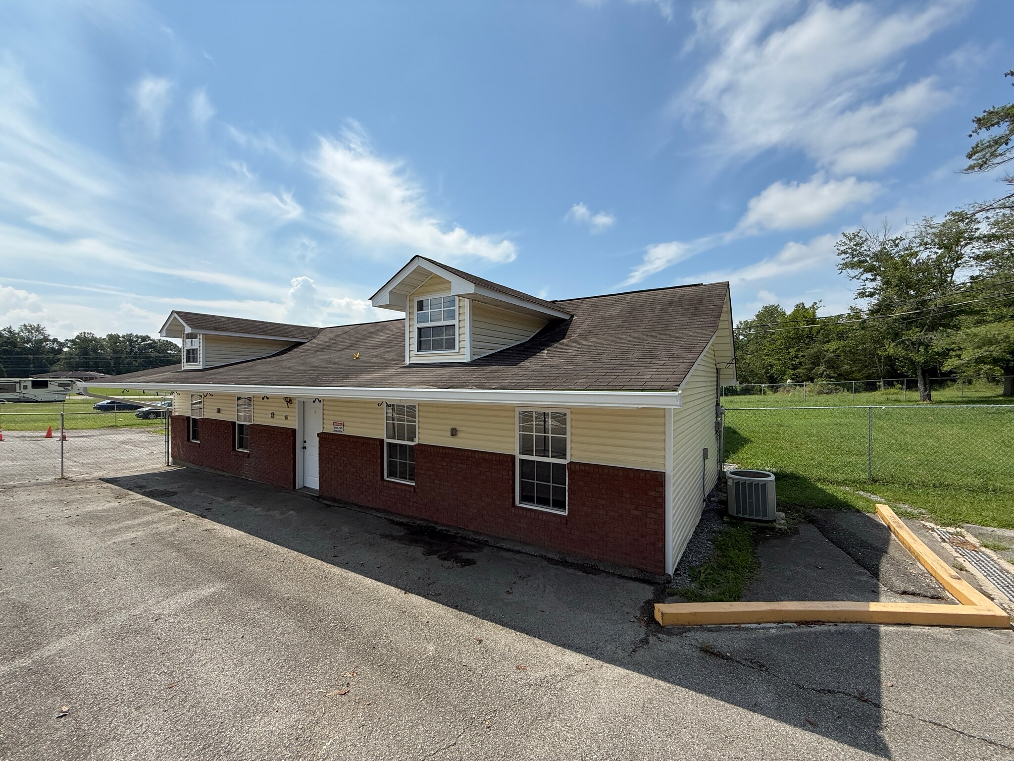 911 US-25E, White Pine, TN for Rent