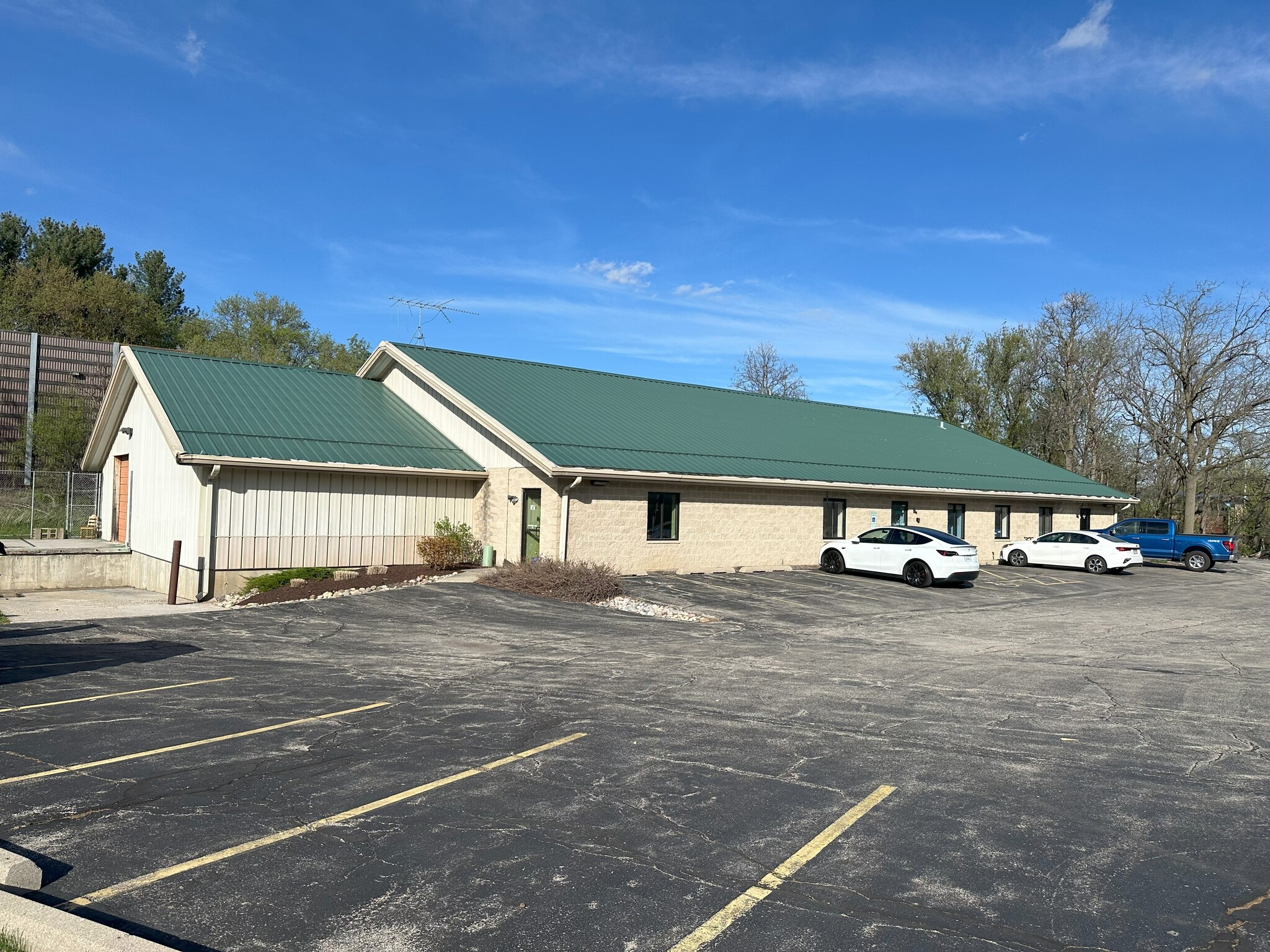 140 W Terra Cotta Ave, Crystal Lake, IL for Rent