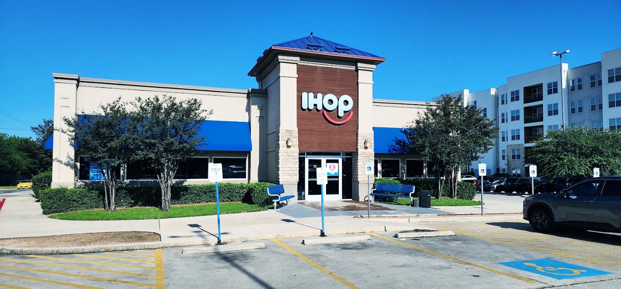 1113 N I-35 Fwy, San Marcos, TX for Rent