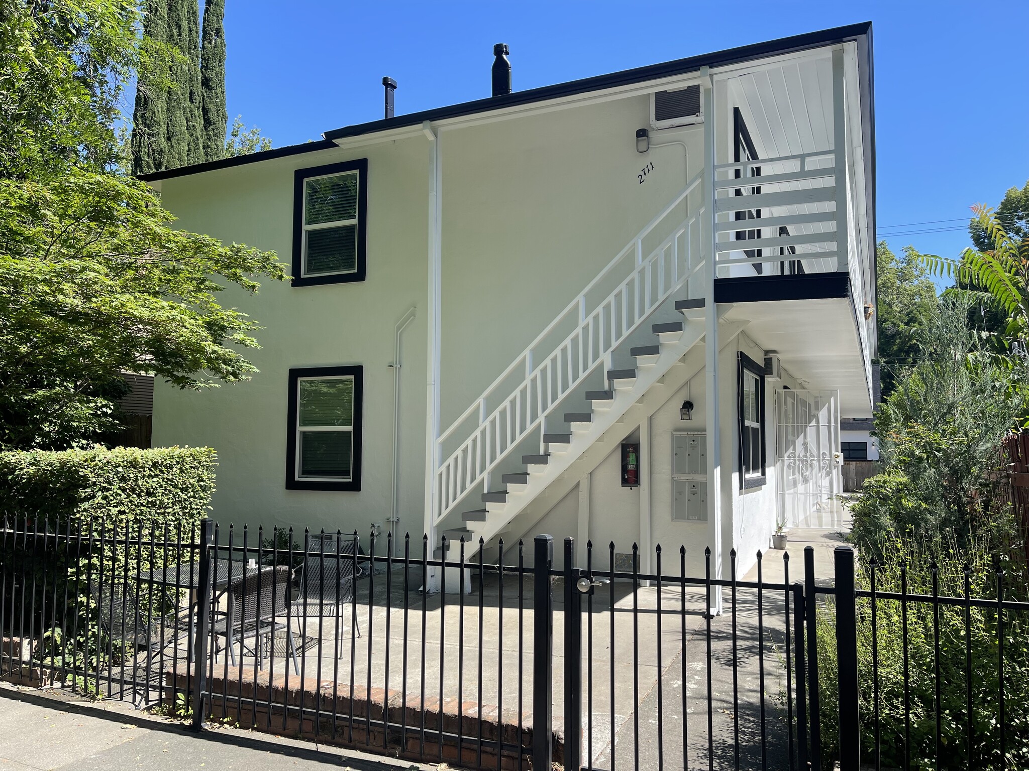 2711 E St, Sacramento, CA for Sale