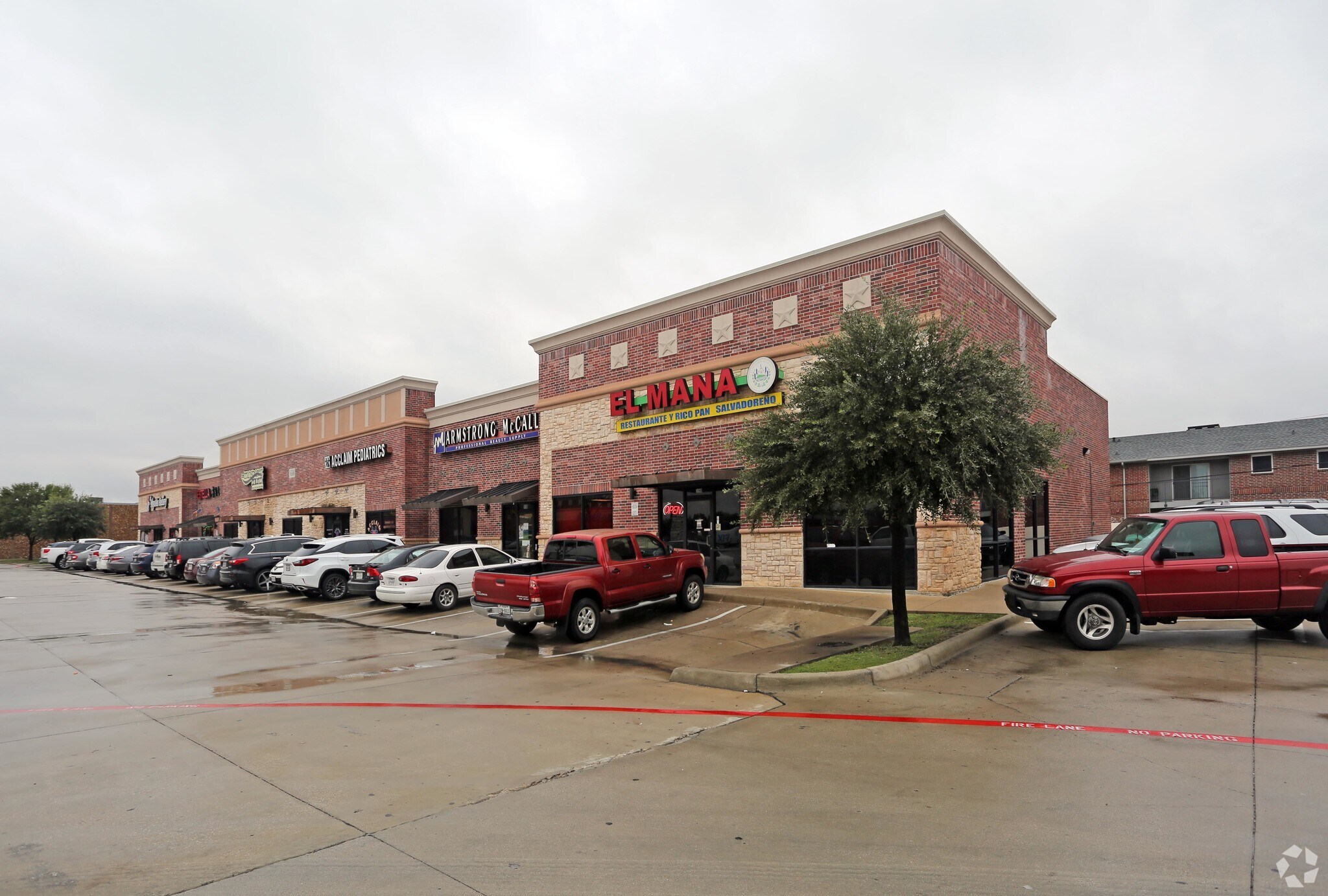 688 W Pioneer Pky, Grand Prairie, TX for Rent