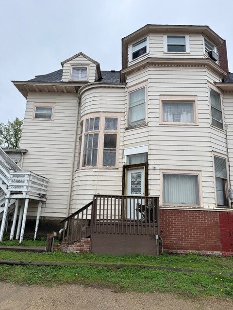 226 7th Ave NW, Faribault, MN for Sale