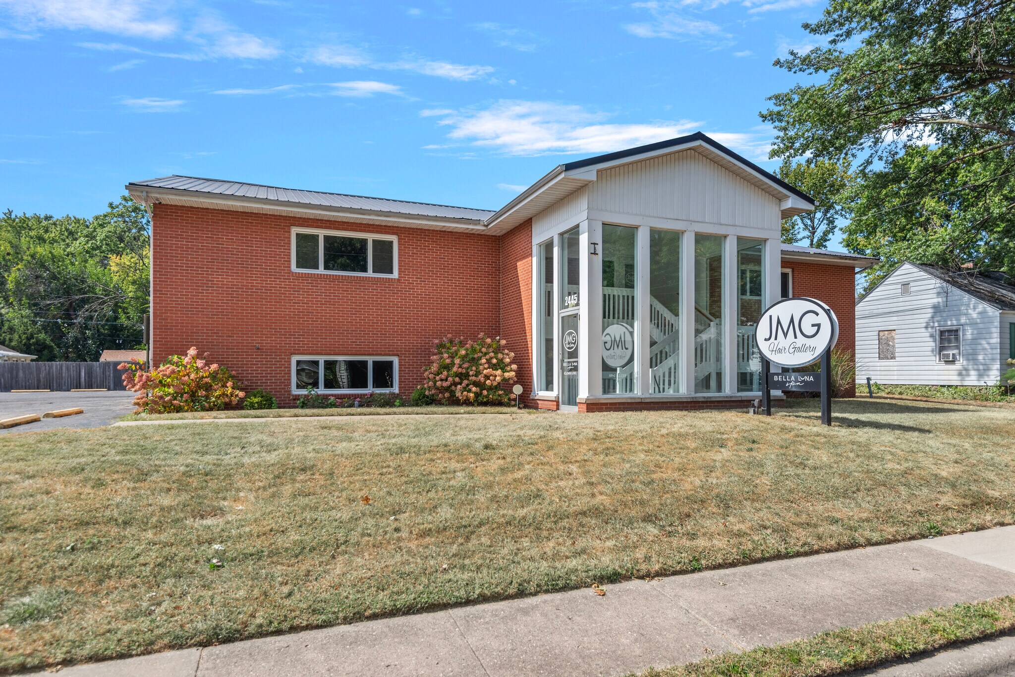 2445 S 5th St, Springfield, IL for Sale