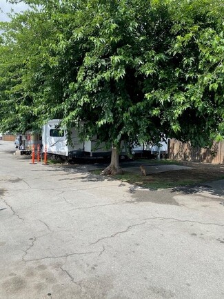 Bakersfield, CA Manufactured Housing/Mobile Housing - 123 W McCord Ave