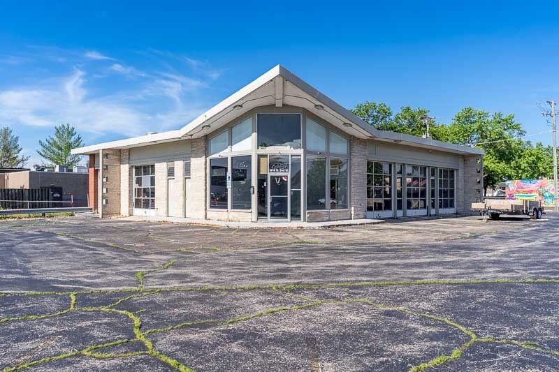 5818 N 2nd St, Loves Park, IL for Sale