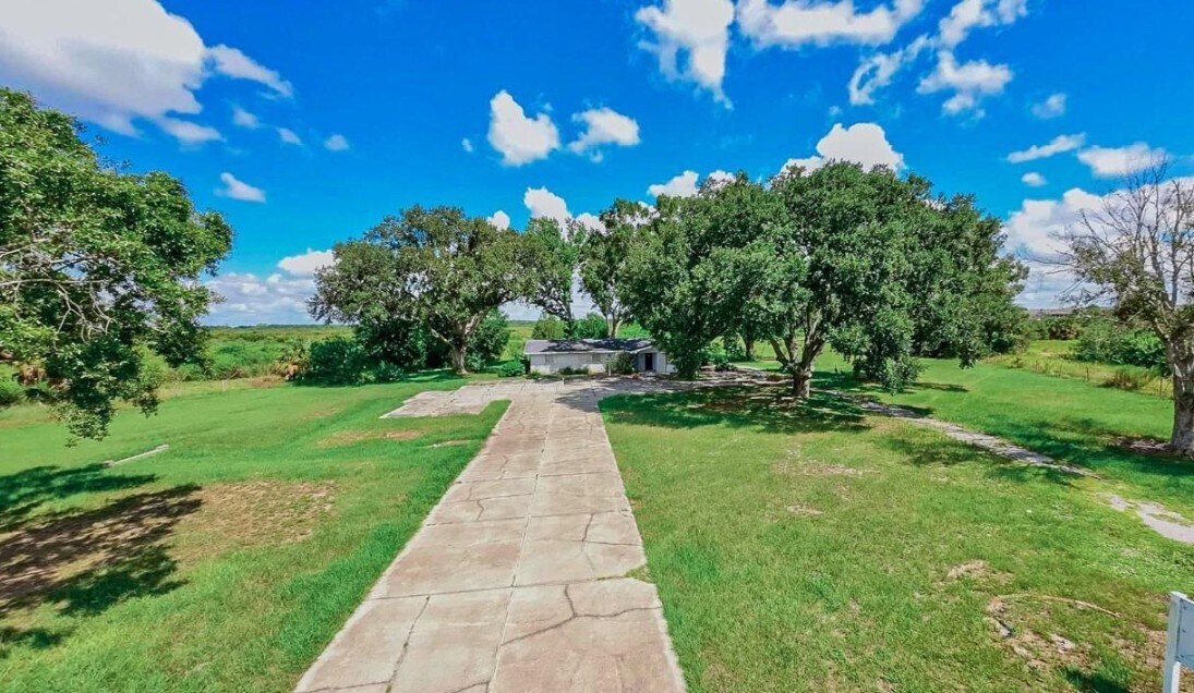 0- 1030 Chalet Suzanne Rd, Lake Wales, FL for Sale