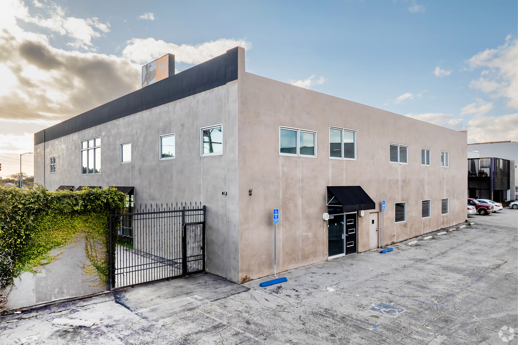 2250 S Barrington Ave, Los Angeles, CA for Sale