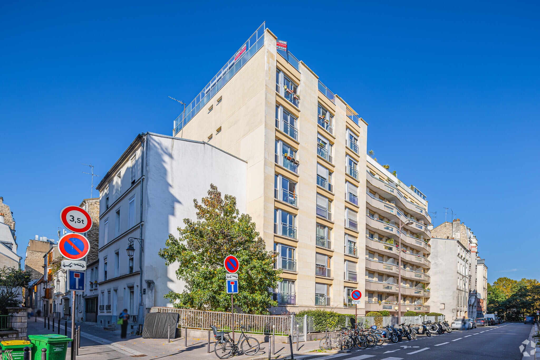 , Paris, PAR for Sale