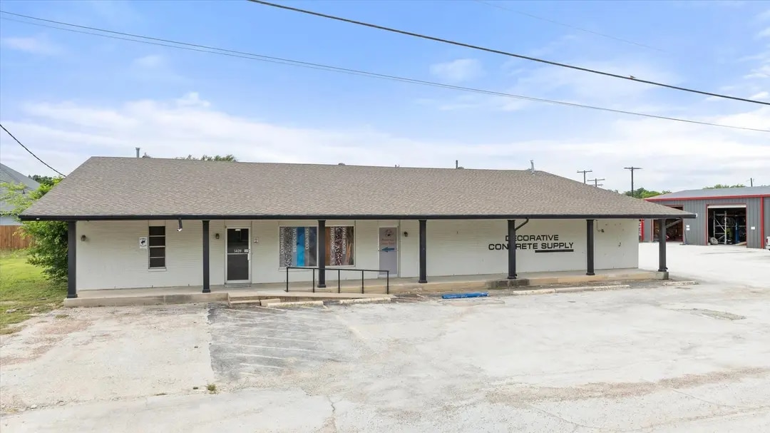 1409 NE Barnard St, Glen Rose, TX for Sale