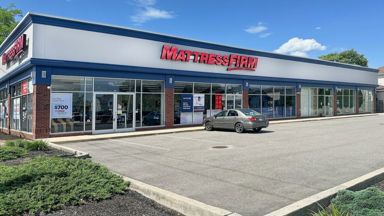 135-137 N Broadway, Hicksville, NY for Rent