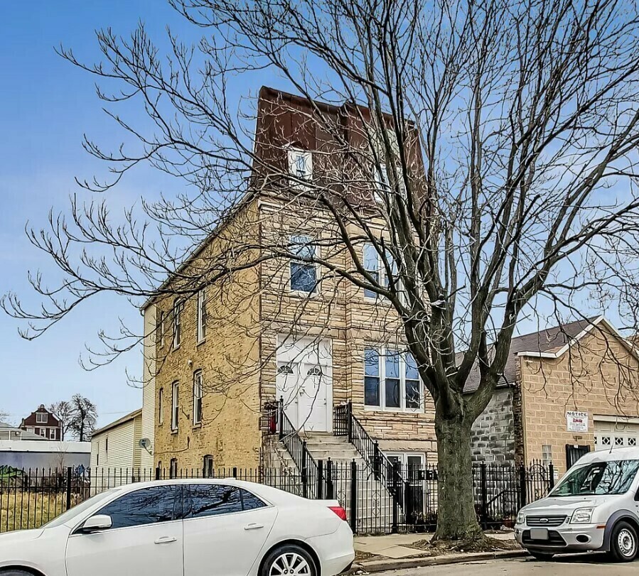 2438 W 25th St, Chicago, IL for Sale