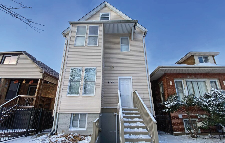 8744 S Saginaw Ave, Chicago, IL for Sale