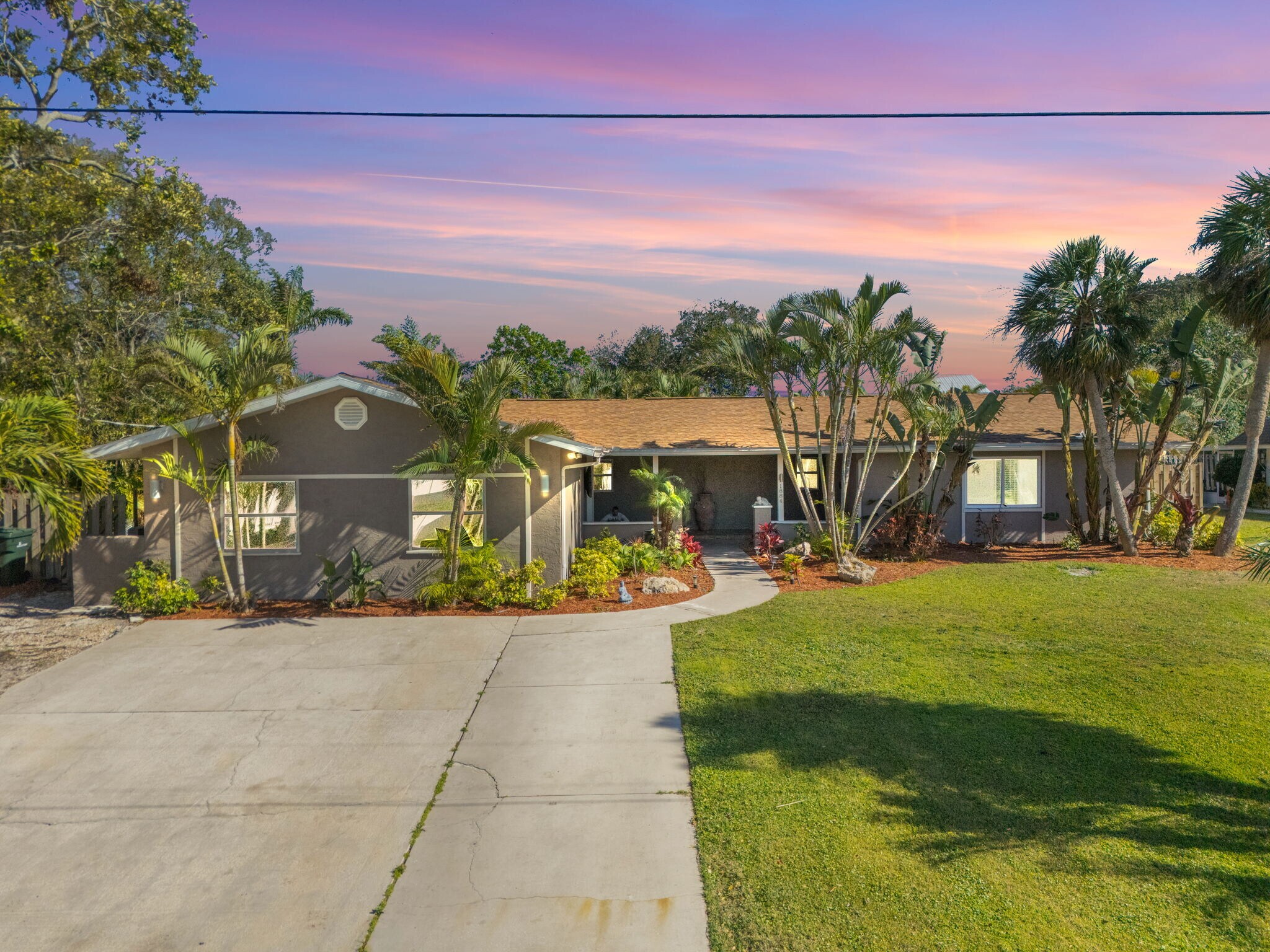 1884 Southpointe Dr, Sarasota, FL for Sale