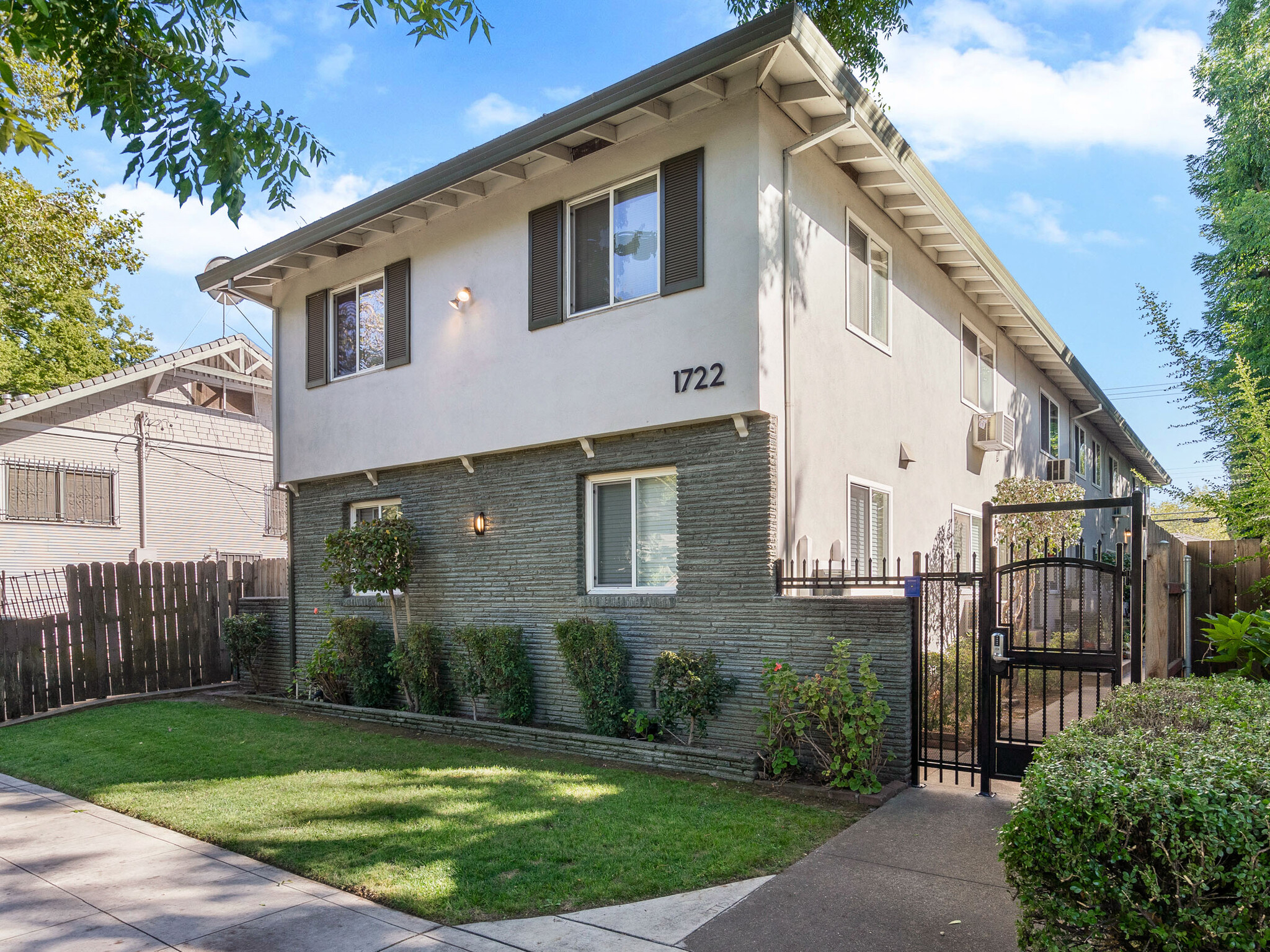 1722 V St, Sacramento, CA for Sale