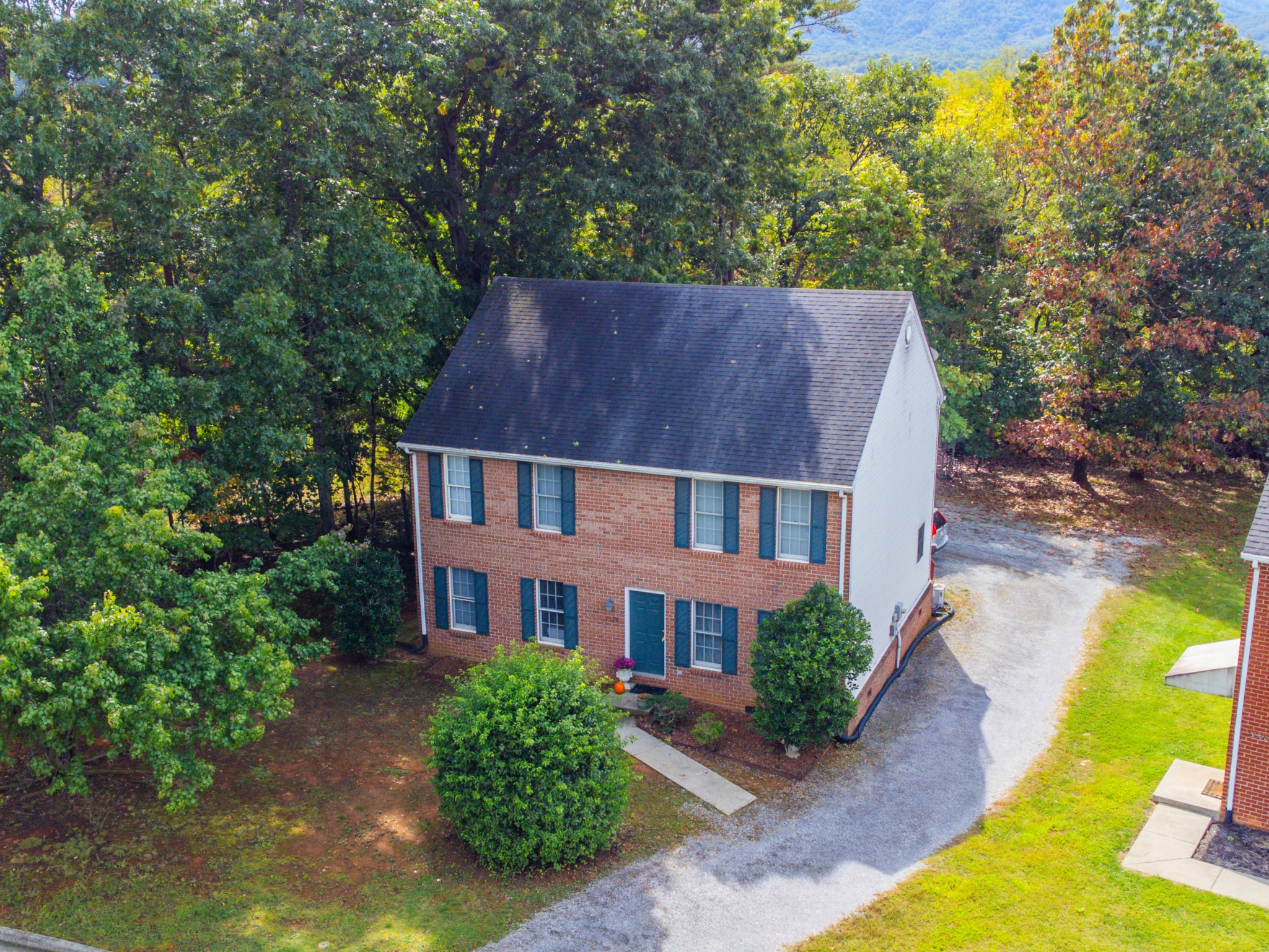 5522 Crestwood Dr, Cave Spring, VA for Sale