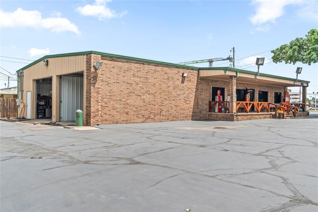 7017 NW 39th Expy, Bethany, OK for Sale