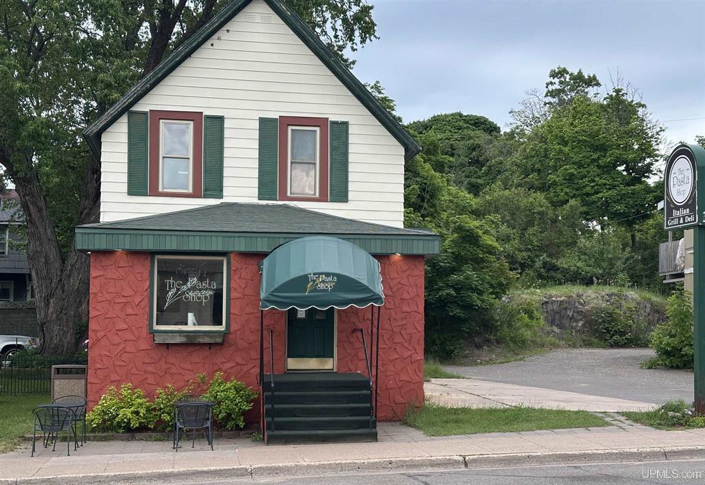 824 N 3rd St, Marquette, MI for Sale