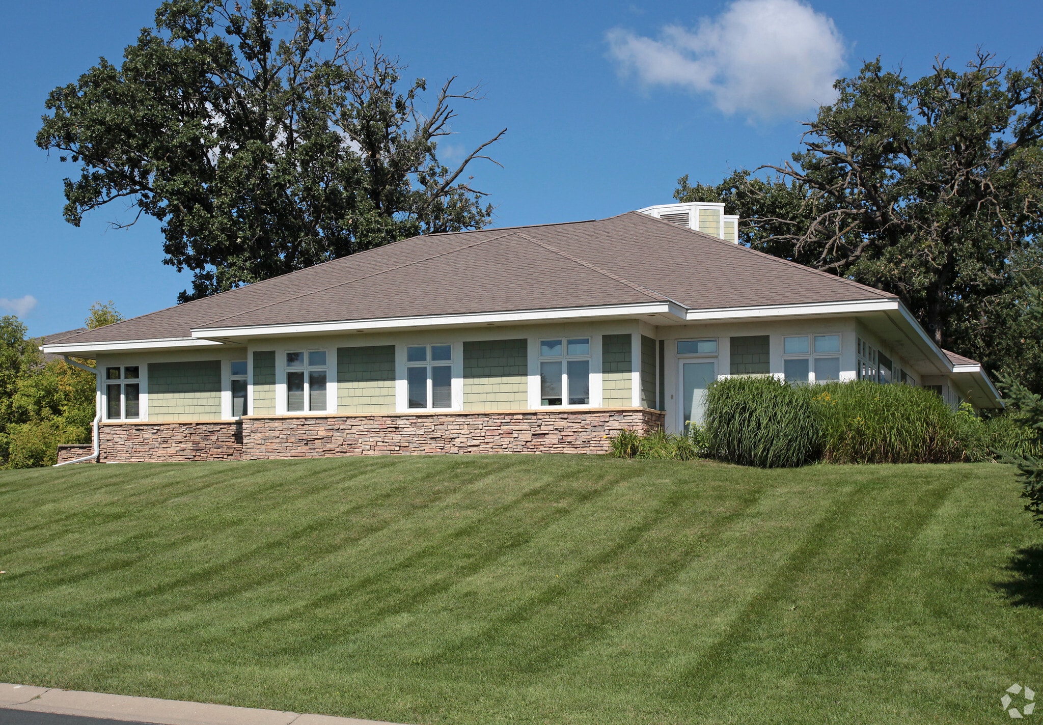 8490 Woodbury Xing, Saint Paul, MN for Sale