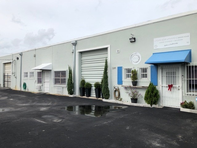 3241-3249 NW 38th St, Miami, FL for Rent