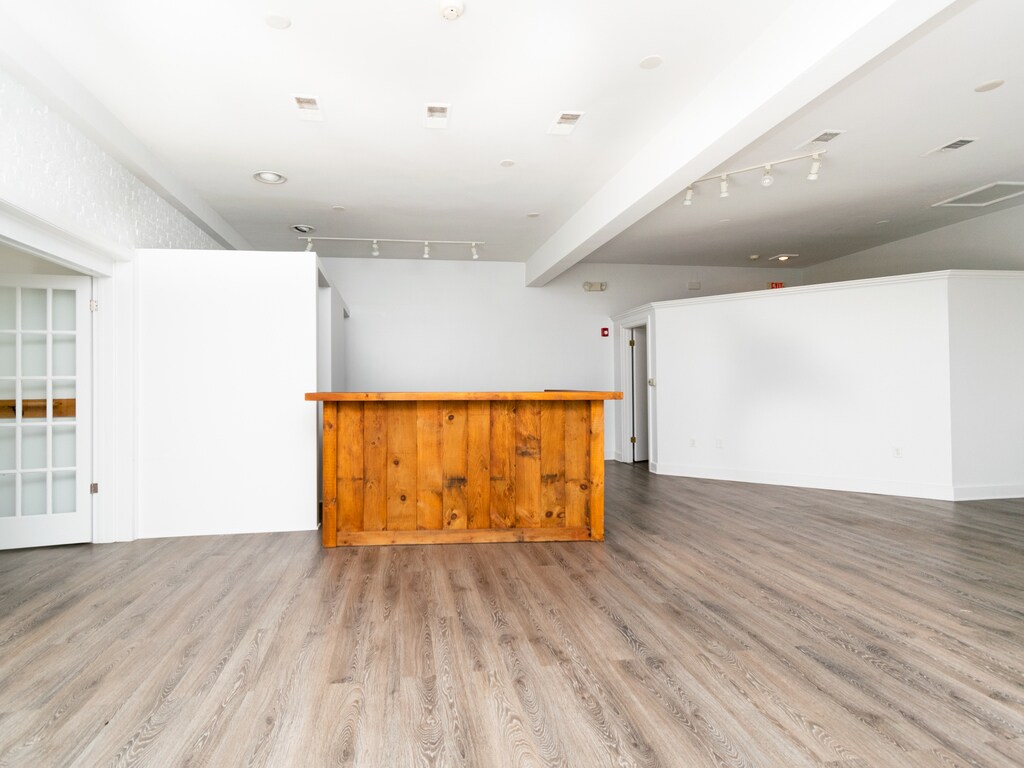 391 Boston Post Rd Weston, MA 02493 Retail Property for Lease on