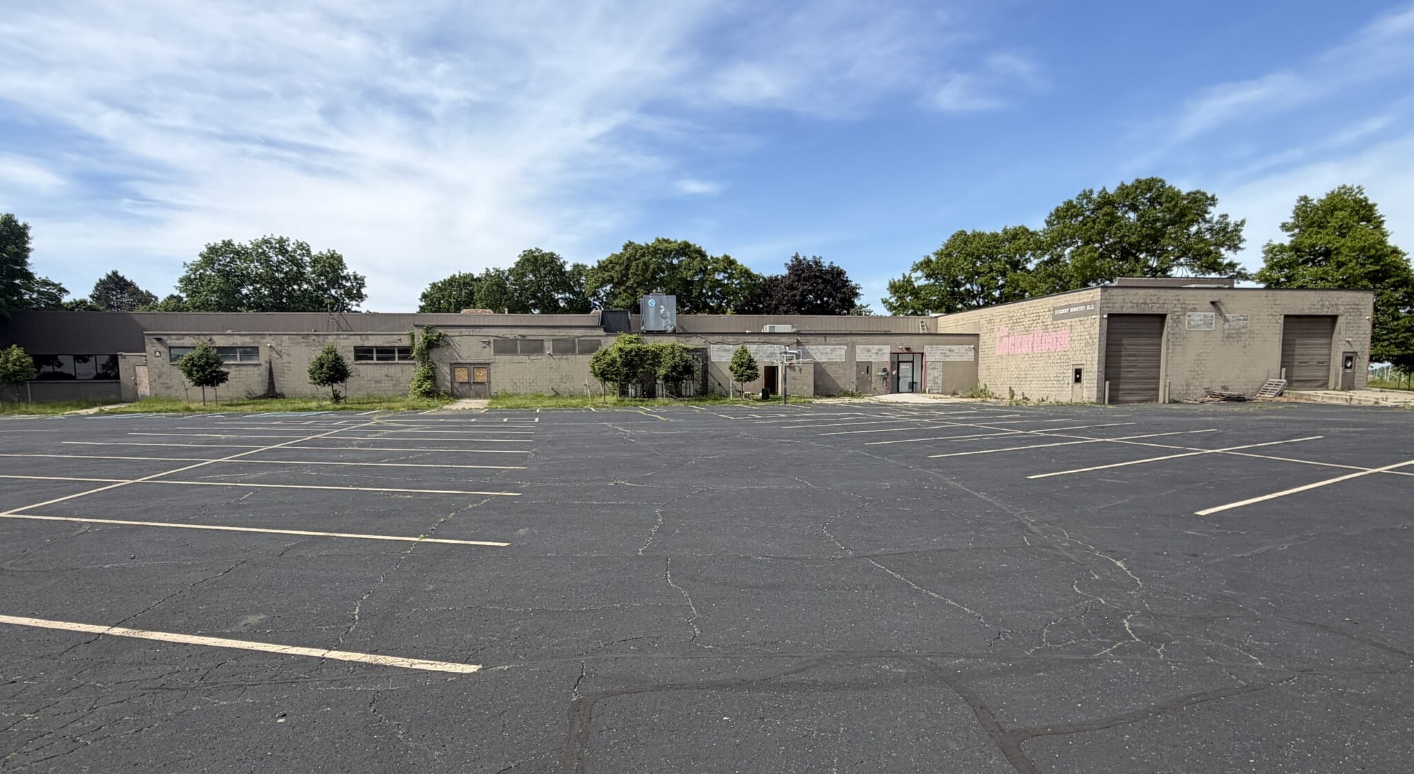 850 Ladd Rd, Walled Lake, MI for Sale