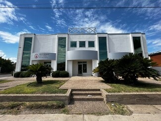 Laredo, TX Storefront Retail/Office - 102 E Calton Rd