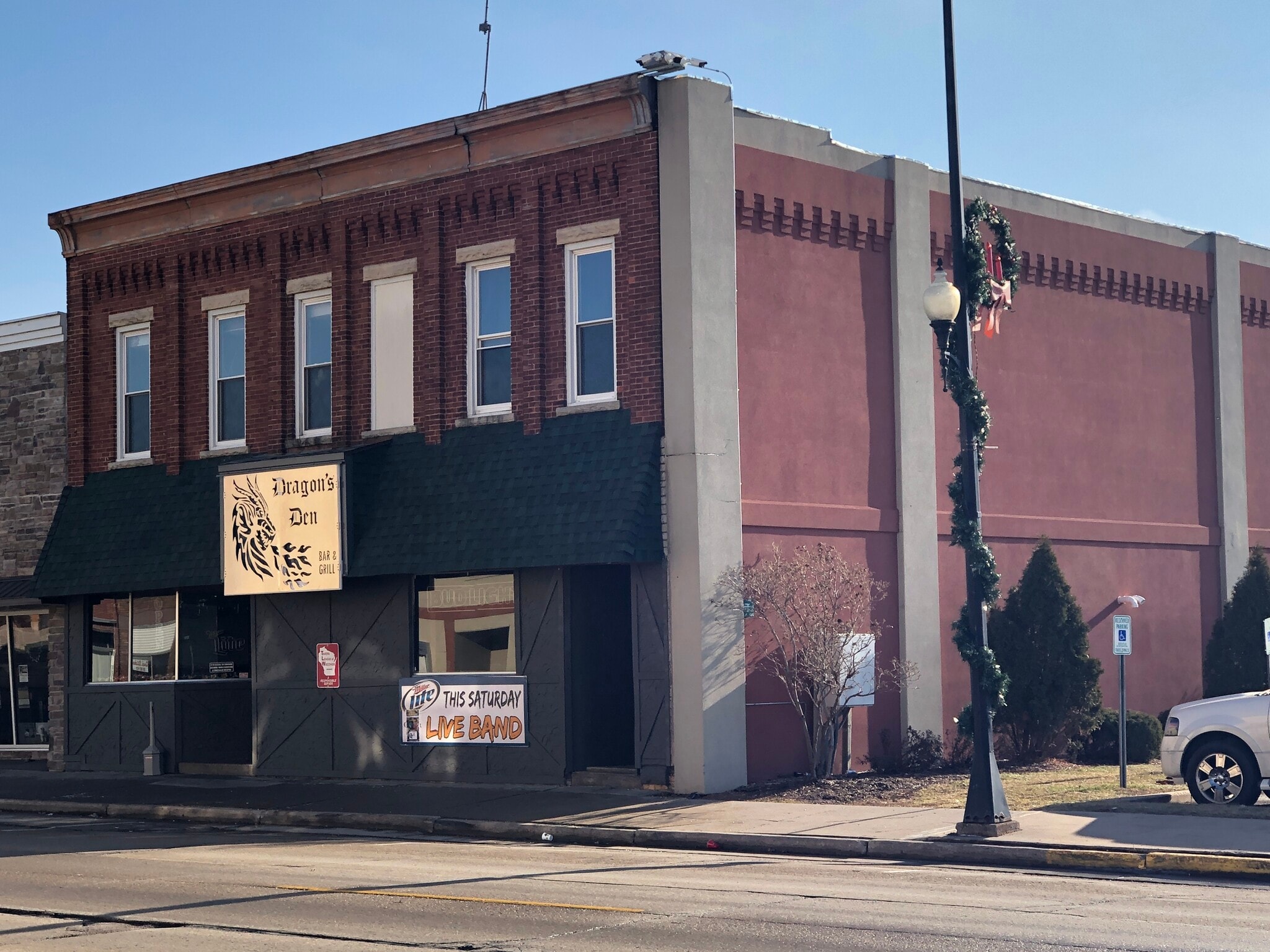 318 W North Water St, New London, WI for Sale