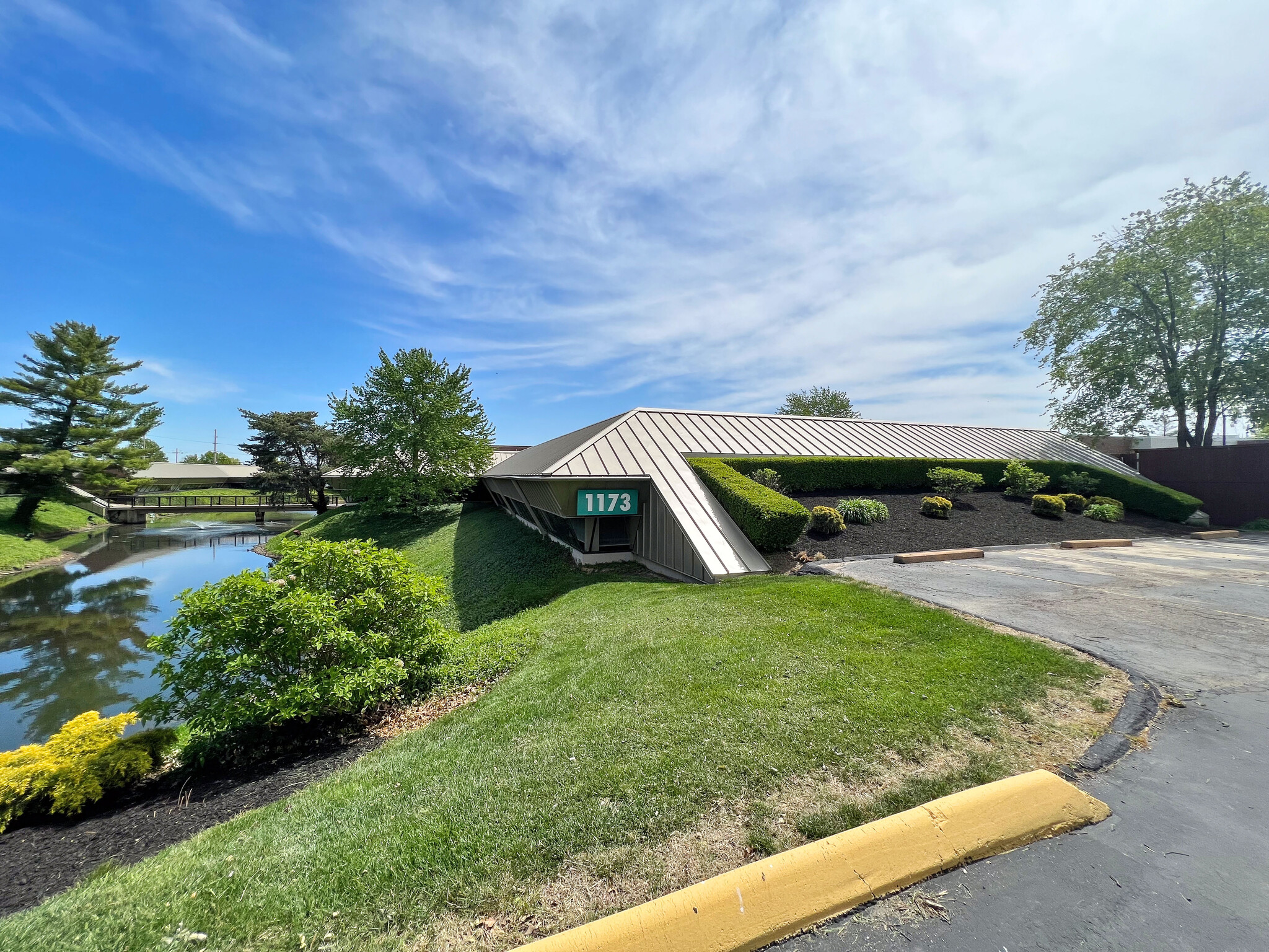 1173 Corporate Lake Dr, Creve Coeur, MO for Sale