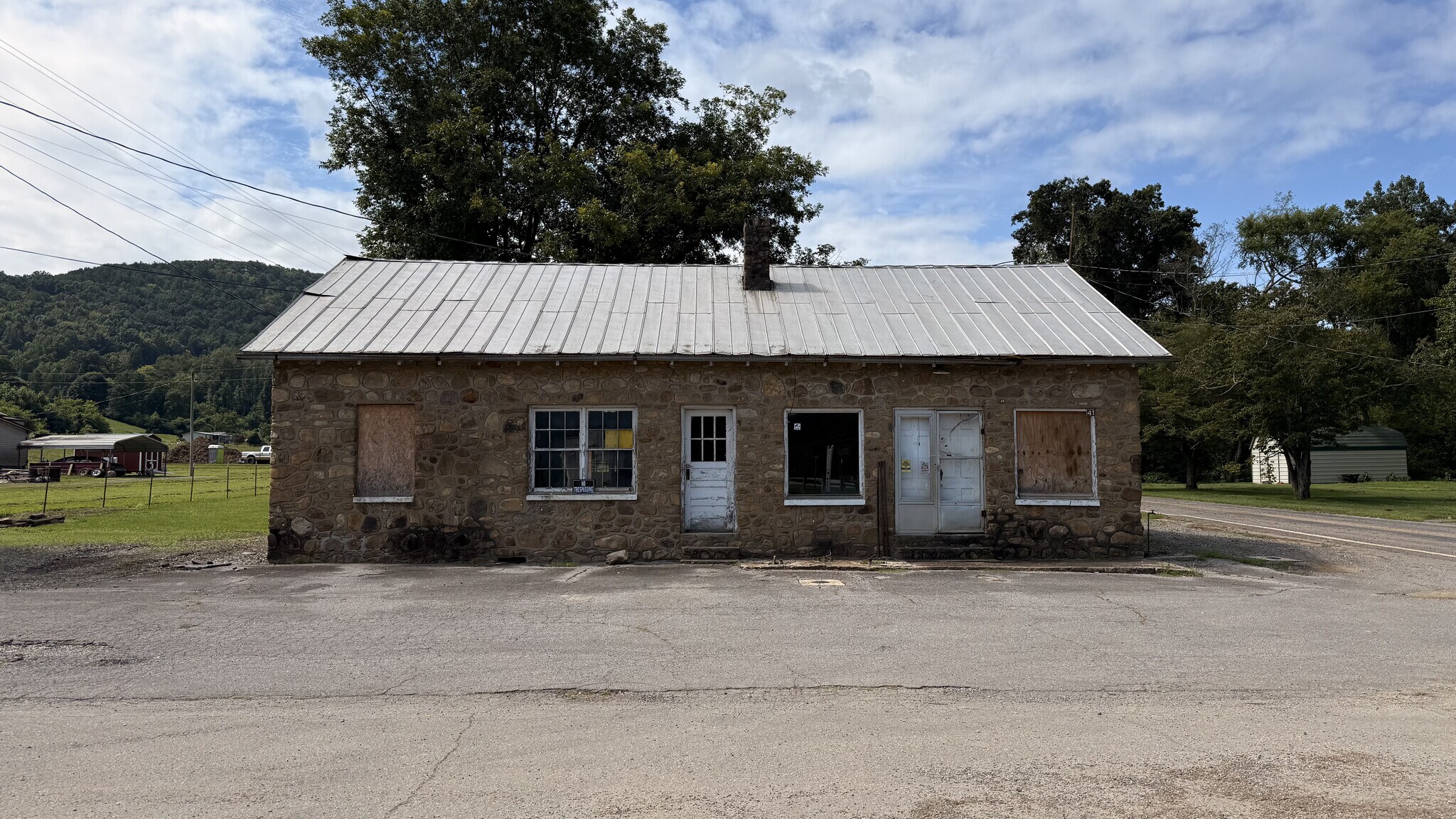41 Upper Shut In Rd, Hot Spgs, Hot Springs, NC for Sale
