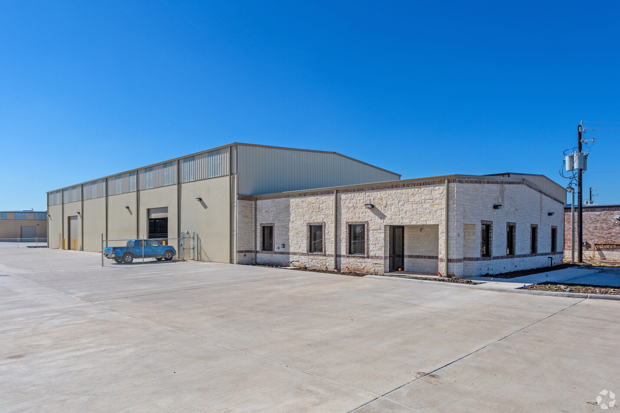 4484 Genoa Red Bluff Rd Houston, TX 77059 Industrial Park Property