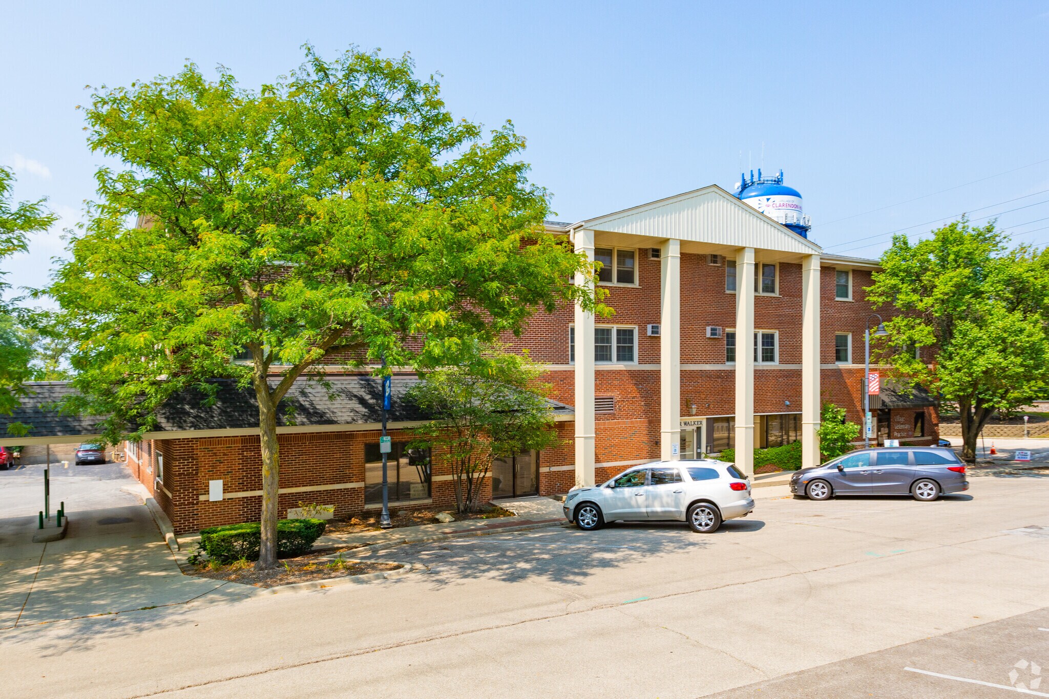 4 Walker Ave, Clarendon Hills, IL for Rent