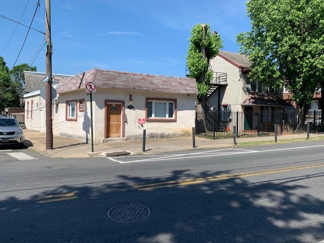 1750 Bridge St, Philadelphia, PA for Sale