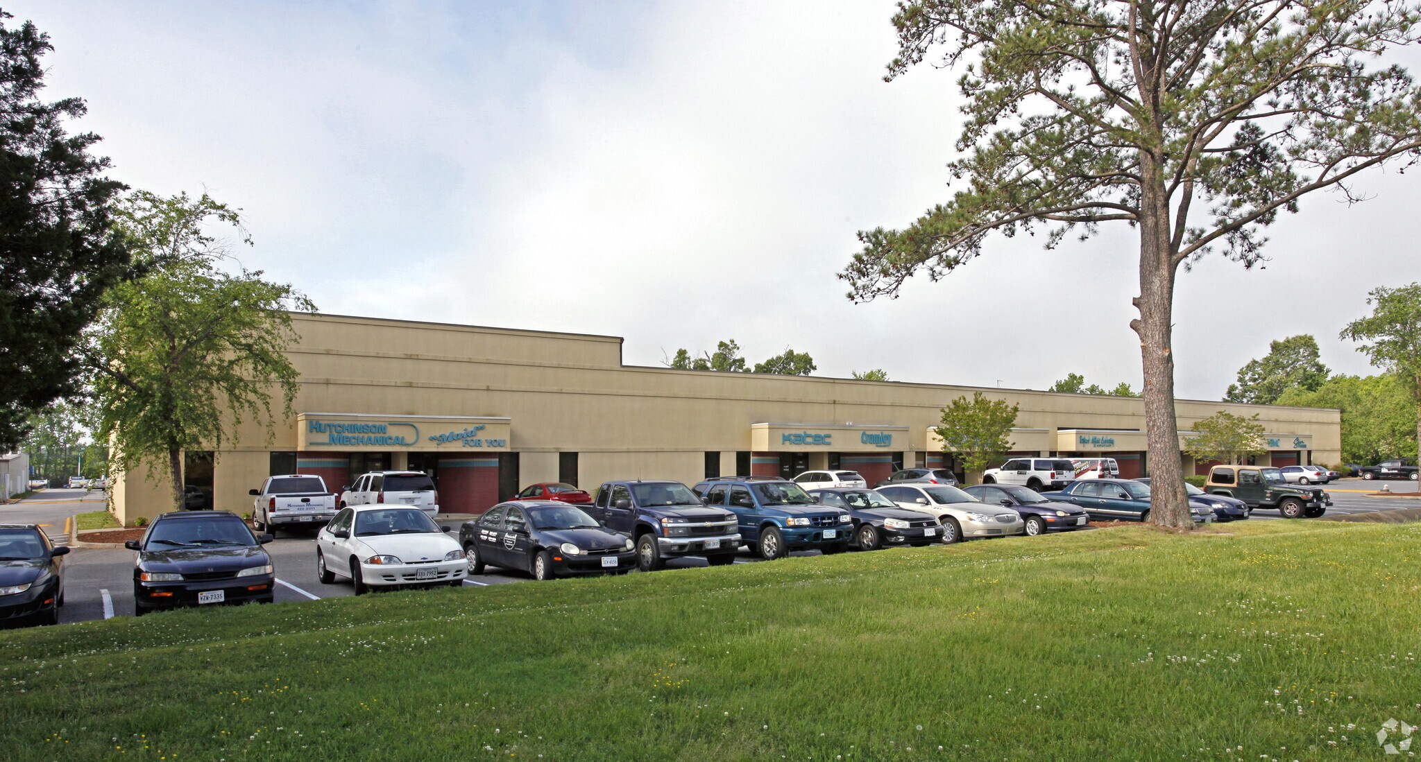 1728 Virginia Beach Blvd Virginia Beach, VA 23454 Flex Property for