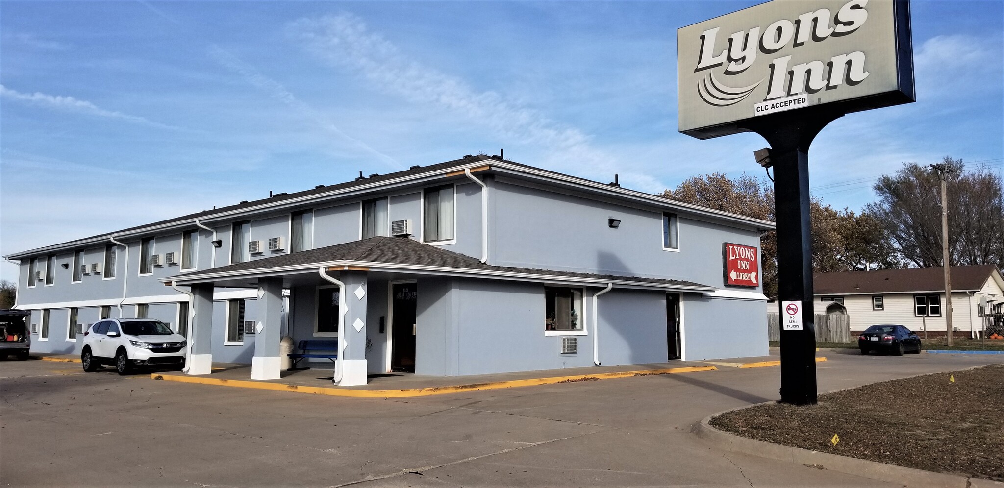817 W Main St, Lyons, KS for Sale