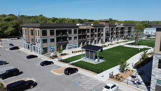 Parkville, MO Retail - 15325 Old Town Dr