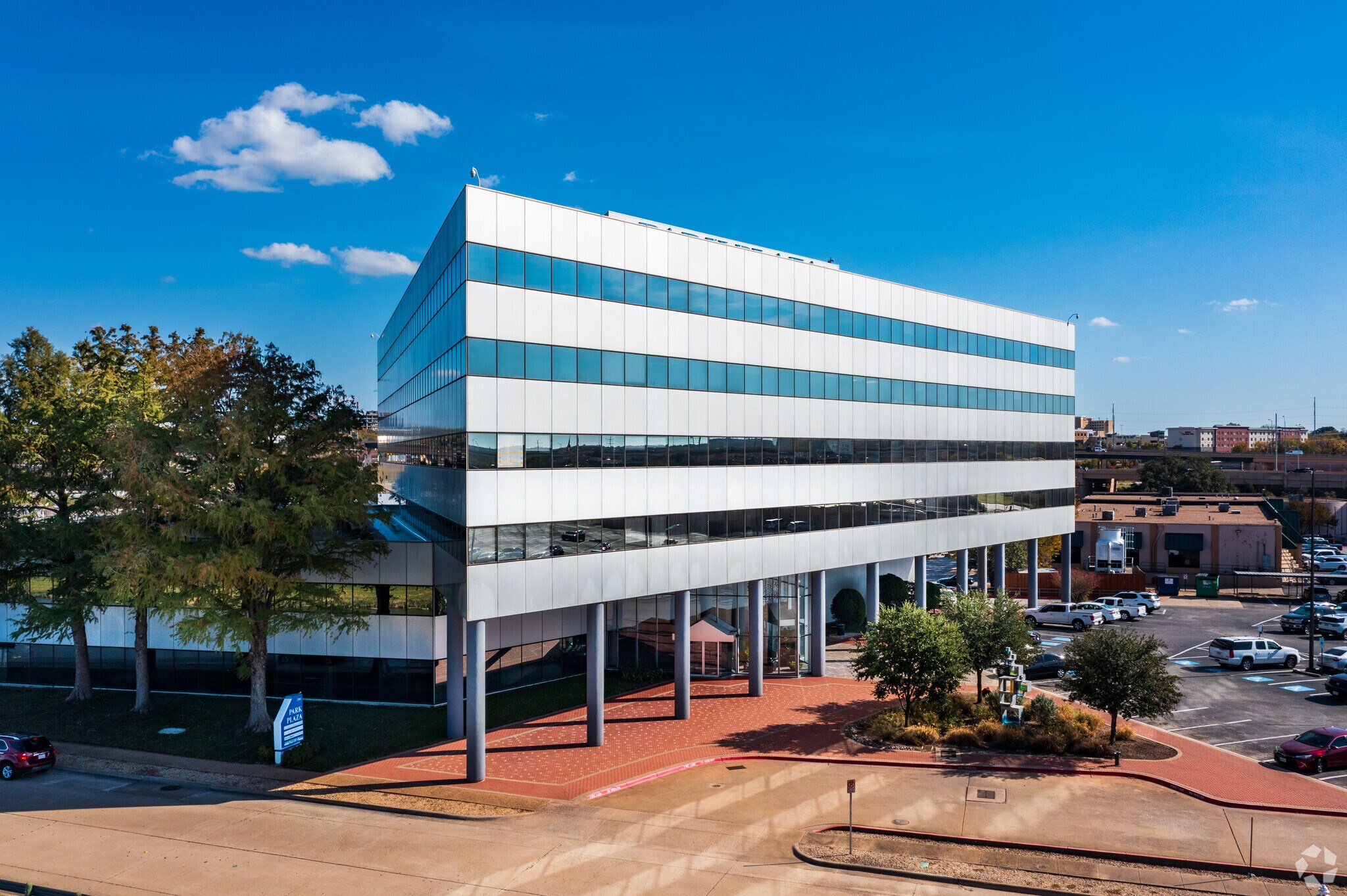 2501 Parkview Dr, Fort Worth, TX for Rent